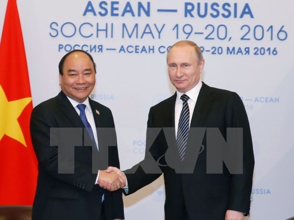 PM Nguyen Xuan Phuc holds talks with Russian President Putin - ảnh 1